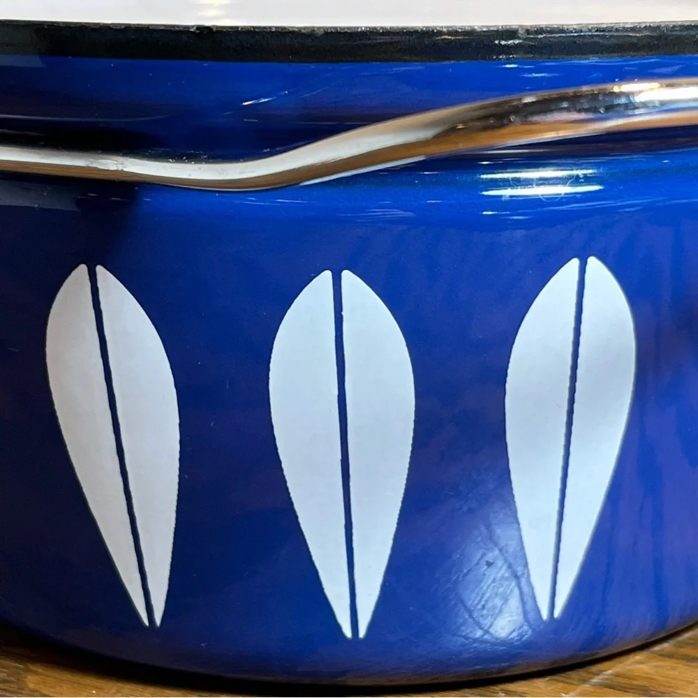 Catherine Holm Navy Blue White Enamelware Lotus Flower Covered Pot Vintage